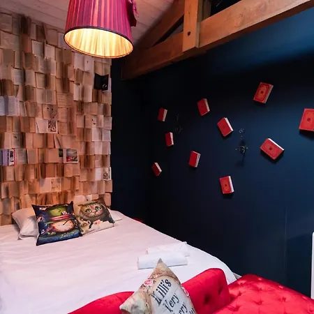 Holiday home Insolite Alice In Wonderland Gujan-Mestras