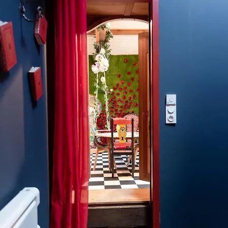 Holiday home Insolite Alice In Wonderland