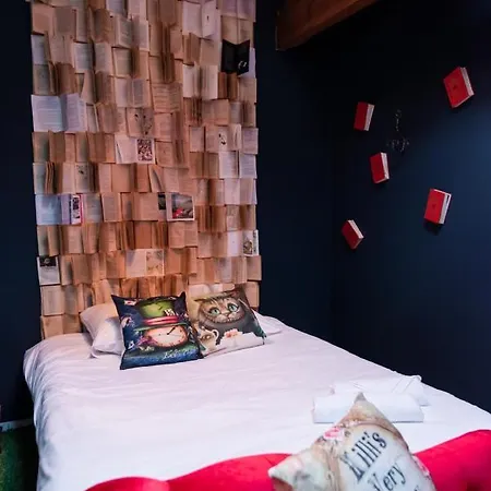 Insolite Alice In Wonderland Gujan-Mestras