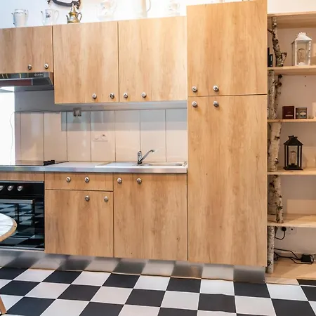 Insolite Alice In Wonderland * Gujan-Mestras