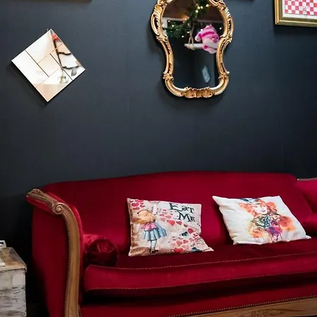Insolite Alice In Wonderland Semesterbostad