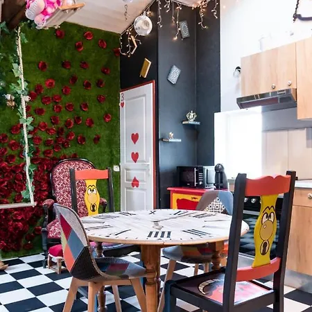 Insolite Alice In Wonderland Holiday home