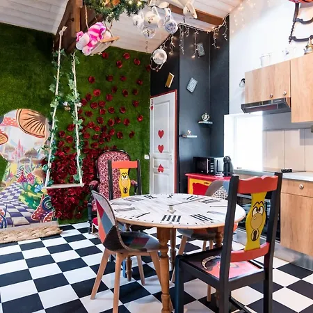 Insolite Alice In Wonderland Holiday home Gujan-Mestras