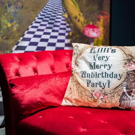 Insolite Alice In Wonderland Holiday home