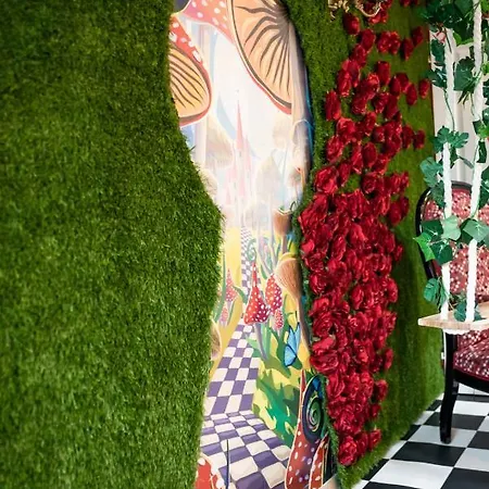 Insolite Alice In Wonderland Gujan-Mestras