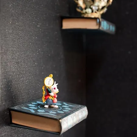 Insolite Alice In Wonderland Semesterbostad *