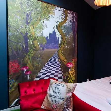 Insolite Alice In Wonderland *