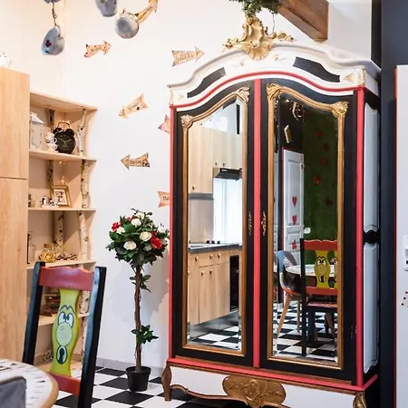 Holiday home Insolite Alice In Wonderland Gujan-Mestras