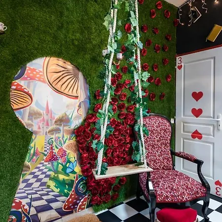 Insolite Alice In Wonderland Gujan-Mestras